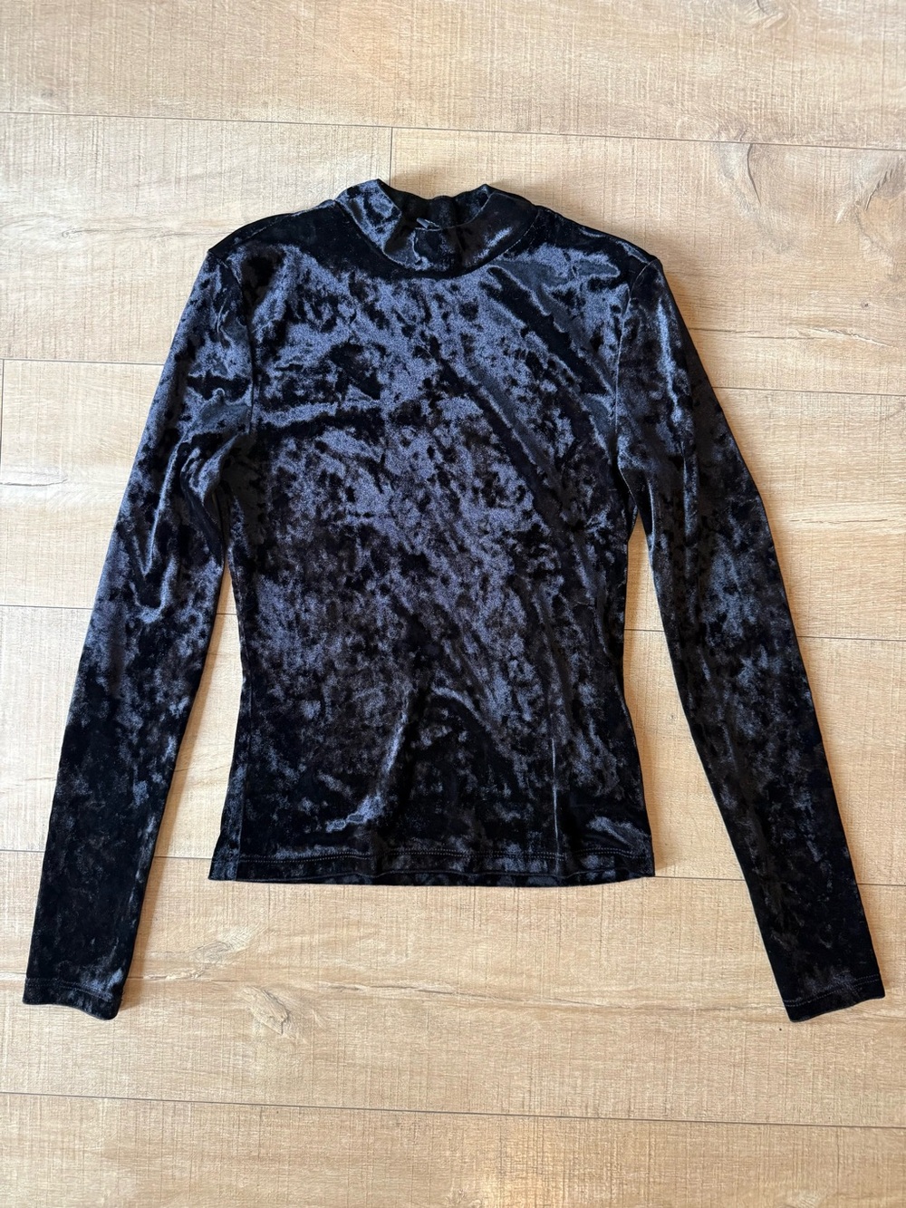 H&M Black Crushed Velvet Long-Sleeve Mock Neck Top small costume 90s vibes